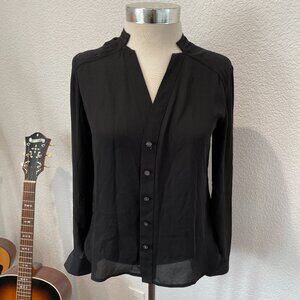 EUC Banana Republic Black Button Down shirt (petite)